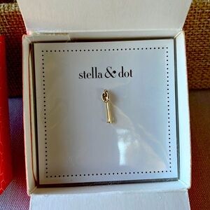 NIB Stella & Dot “I” Namesake Charm in gold